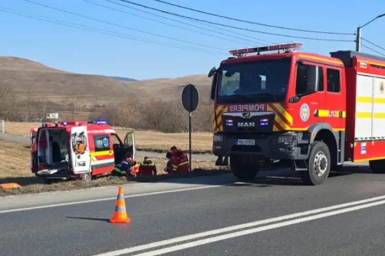 Accident GRAV în Cluj! Un copil a fost lovit de o mașină la ieșire din Gilău. A fost intubat pe loc și transportat la spital - FOTO