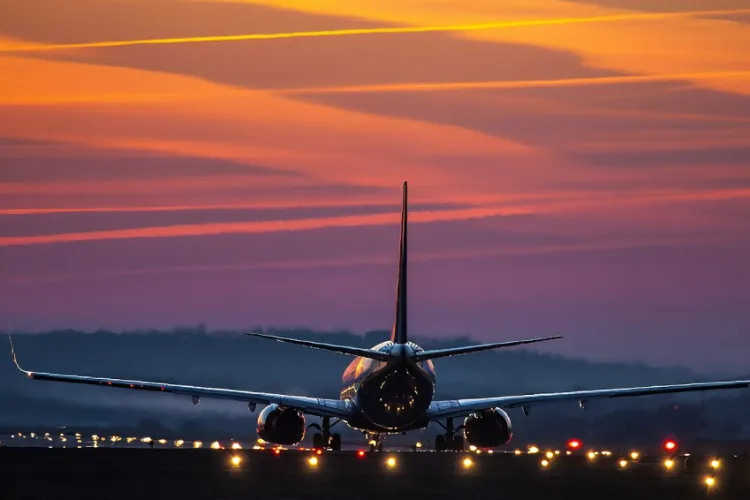 Avion al companiei ce operează zboruri Cluj-București, reținut la sol! Motivul: Probleme tehnice la motor/ Risc mare de fisurare a unor componente