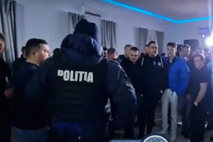 Dani Mocanu a dat bir cu fugiții la concertul de la Cluj, după ce polițiștii au descins în forță! Manelistul și-a lăsat fanii cu buza umflată - VIDEO