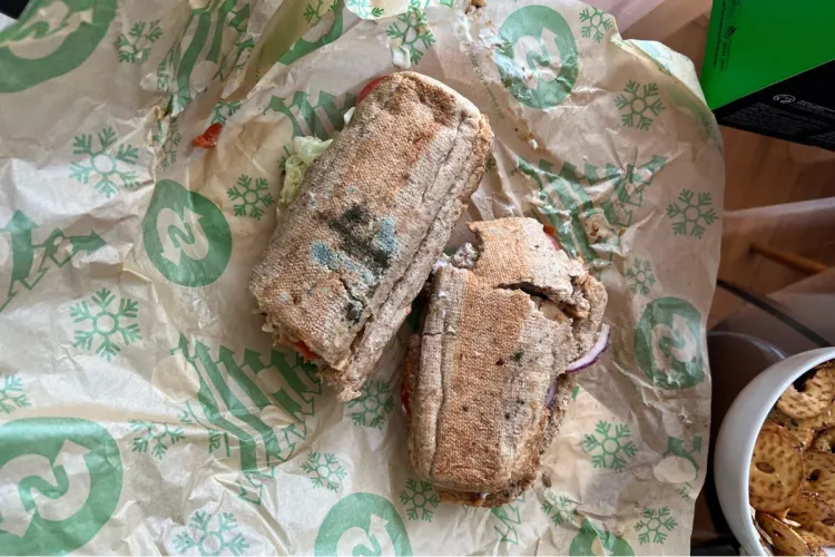 Șoc și groază! Ce scârboșenie a primit un clujean, după ce a comandat mâncare de la un fast-food din Cluj-Napoca: „Atât de mult a întârziat comanda?”