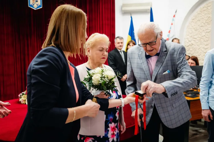 Dragostea nu are vârstă! O femeie de 81 de ani s-a măritat chiar de Valentine's Day: „Suntem împreună și la bine, și la rău”