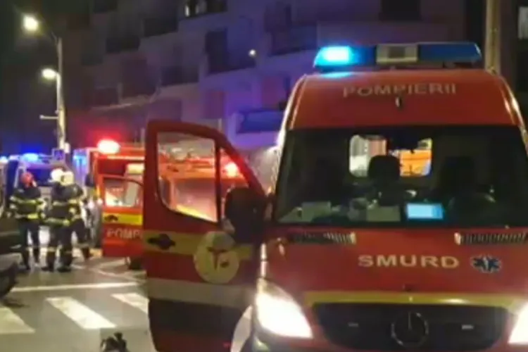 Cluj- Accident grav în Turda: Un tânăr de 25 de ani încarcerat, scos cu greu de pompieri. Alte trei persoane evaluate acum de medici