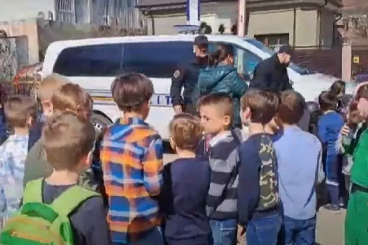 Intervenție masivă a Poliției, după ce 9 școli din Cluj-Napoca au primit amenințări TERORISTE pe e-mail! Autoritățile caută făptașul 