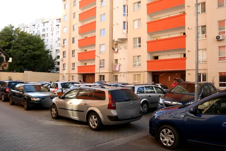 Indivizii dubioși fac legea în Cluj! Cum și-a găsit un clujean portbagajul, după ce și-a parcat mașina în curtea blocului:  ,,Umblă nestingheriți”