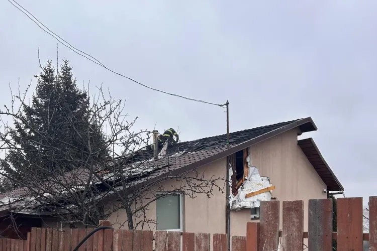 Incendiu violent la o casă din Cluj! Pompierii au intervenit de urgență