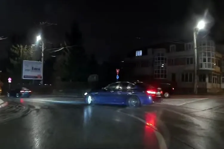 Drift sau derapaj în trafic? Virajul imprudent al unui șofer clujean riscă să-l lase fără permis VIDEO 