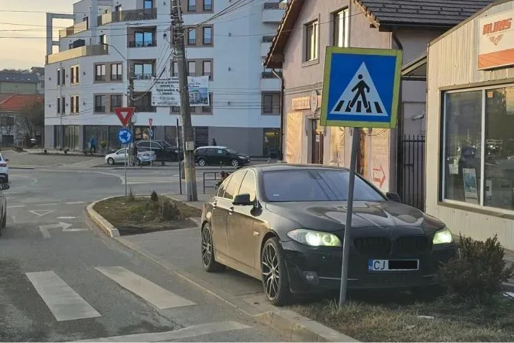 Polițiștii locali din Cluj nu l-au iertat! Amendă usturătoare pentru un șmecher cu BMW care s-a parcat lângă o trecere de pietoni