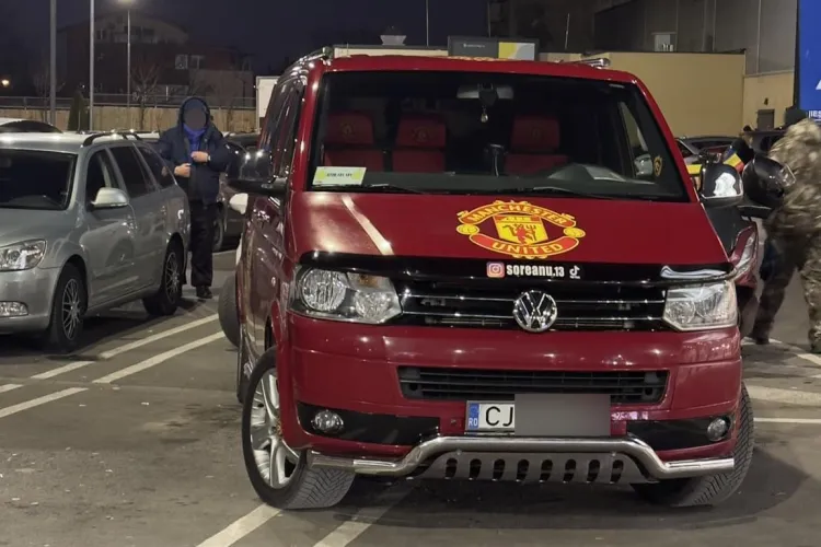 Cea mai populară dubiță a orașului, luată în derâdere de clujeni: „Parchează precum joacă Manchester”