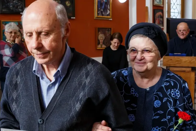 39 de povești de iubire care au înfruntat timpul la Cluj: Dragostea lor e la fel de puternică și sunt mai îndrăgostiți ca în tinerețe FOTO