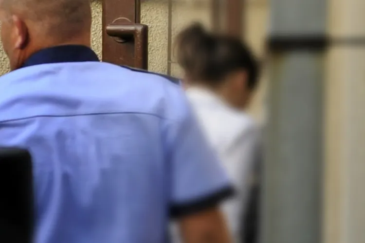 Șantaj și amenințări: Un pompier, acuzat că și-a forțat fosta amantă, căsătorită, să continue relația, sub amenințarea unor filmări compromițătoare