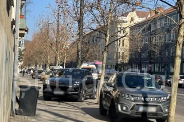 În Cluj, șoferii fac legea și parchează unde vor! Clujenii trag un semnal de alarmă: „Nu găsim un polițist local în zonă”