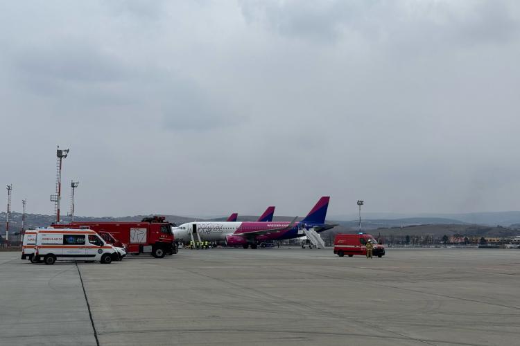 Panică pe Aeroportul din Cluj: Dificultăți la aterizare pentru un avion! A fost activat planul roșu de intervenție VIDEO