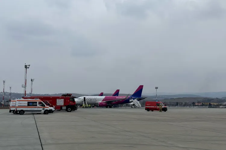 Panică pe Aeroportul din Cluj: Dificultăți la aterizare pentru un avion! A fost activat planul roșu de intervenție VIDEO