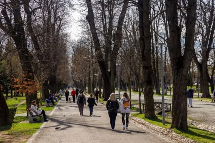 Clujenii se pregătesc pentru o zi neobișnuit de caldă! Prognoza meteo indică schimbări importante