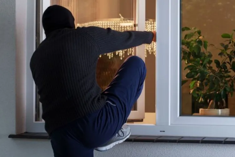 „Spunea că dă foc casei și o dărâmă” - Fostul soț al unei profesoare din Cluj-Napoca, condamnat la închisoare după ce i-a intrat în casă pe furiș