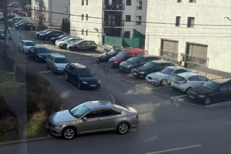 Alertă pe o stradă din Cluj-Napoca! Un clujean a fost găsit mort la volan în cartierul Între Lacuri. Echipajul medical nu a mai putut face nimic pentru el