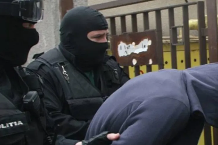 Fugar condamnat la Cluj, capturat și adus în țară! Era urmărit internațional pentru infracțiuni rutiere / Polițiștii l-au prins în Grecia