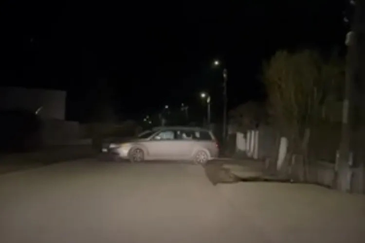 VIDEO: O mașină fără șofer ,,s-a parcat singură” în mijlocul unui drum din Cluj! Neatenție sau ceva mult mai sinistru?