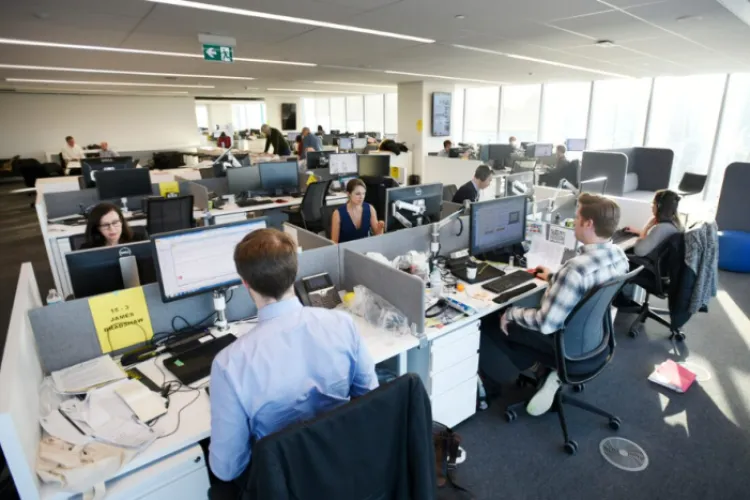 Jaf de top: Fost director la o mega-companie din România, prins după ce a vândut pe OLX laptopuri FURATE de 348.000 lei!