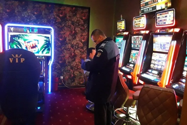 Voia să se îmbogățească, dar s-a ales cu nasul rupt! Tânăr din Cluj, bătut măr în fața unei săli de jocuri de noroc / O ceartă banală l-a băgat în spital