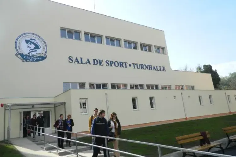 Unde ajung banii clujenilor? Reparația celei mai moderne săli de sport din Cluj-Napoca e de cinci ori mai scumpă decât construcția acesteia 