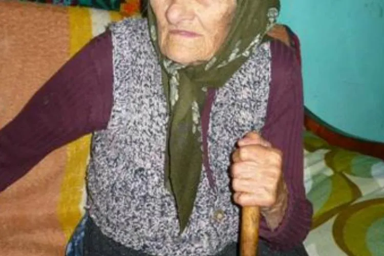 Bunicuță de 80 de ani din Cluj, jefuită de o familie de cerșetori. I s-a făcut milă și voia să le dea dulceață, dar s-a trezit fără economii