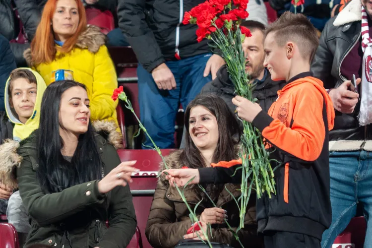 Femeile, sărbătorite în Gruia! Intrare gratuită la meciul CFR Cluj - Gloria Buzău!