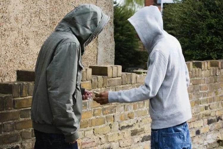 Internare obligatorie pentru dependenții de stupefiante. Parlamentarii propun o schimbare radicală