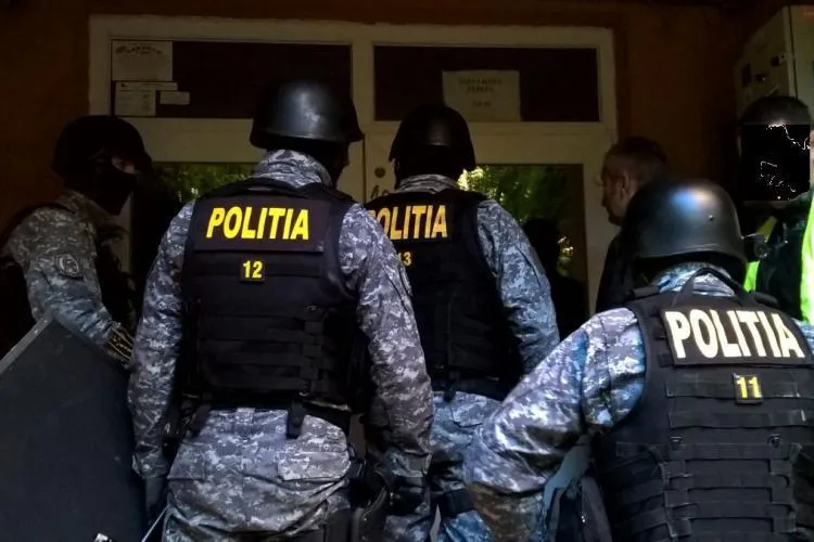 Trei traficanți de stupefiante au fost prinși de DIICOT Cluj!  Unul dintre ei vindea „marfa” într-un salon de frizerie FOTO/VIDEO