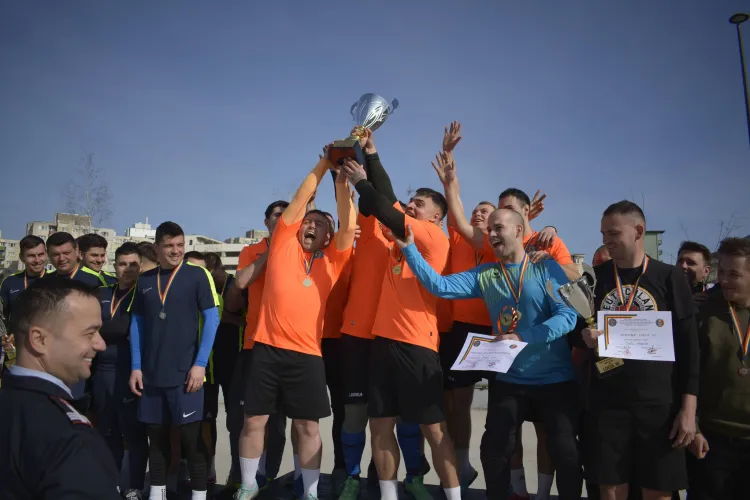 Nu doar salvatori, ci și campioni! Pompierii de la Detașamentul 1 Cluj-Napoca au ridicat trofeul FOTO 