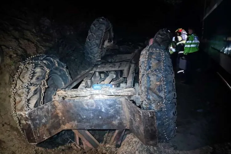 Cluj: Accident feroviar grav, provocat de un MILITAR beat și fără permis, care tracta un microbuz: „Am fost surprins de tren în gabaritul căii ferate”