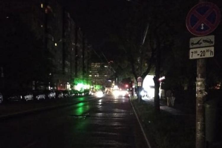Clujenii de pe o stradă din Mănăștur, revoltați că trăiesc ca în altă epocă: Nu sunt nici trotuare, nici iluminat! „Avem copii mici. Ne e teamă să ieșim”