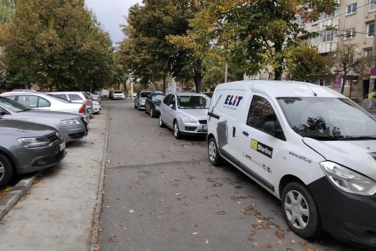 Haosul de pe Bulevardul Nicolae Titulescu n-are leac: Parcări pe trotuare, proiecte nerealizate și promisiuni deșarte din partea Primăriei Cluj-Napoca