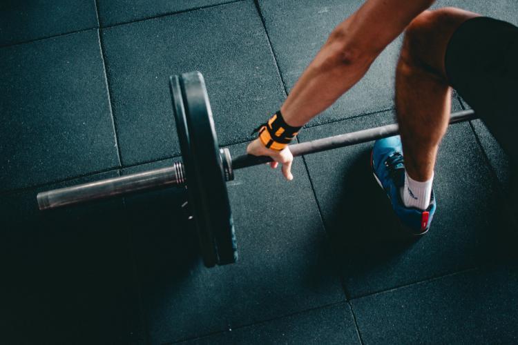 Ce se mai fură în „orașul de 5 stele”. Un tânăr a fost prădat de hoți la o sală de fitness din Cluj: ,,Să știi că sunt fake”