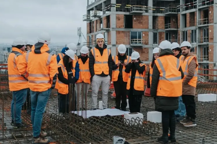 Concurs inedit pentru elevii cu premii de top. Intră la Facultatea de Construcții din Cluj cu nota 10