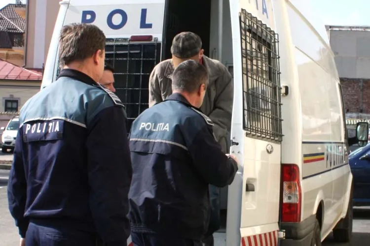 Doi infractori din Cluj dați în urmărire internațională au fost prinși de polițiști în Italia și Cehia! Au fost aduși în țară pentru a-și ispăși pedepsele 