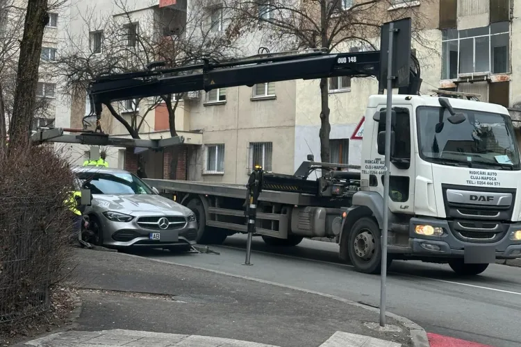 În Cluj, băieții de la ridicări auto nu iartă pe nimeni: Au „capturat” un Merțan al unei „vinituri”