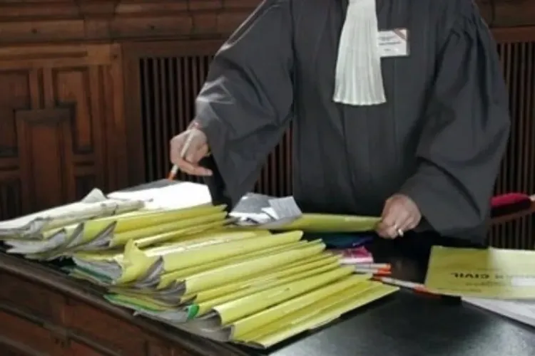 Avocat care încerca să-și apere clientul, amendat de două ori de șefa secției penale a Judecătoriei Cluj. Cum s-a desfășurat ședința