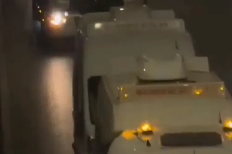 VIDEO Imagini spectaculoase cu un convoi impresionant ce a traversat Clujul în toiul nopții. Ce se ascunde în spatele imaginilor nocturne?