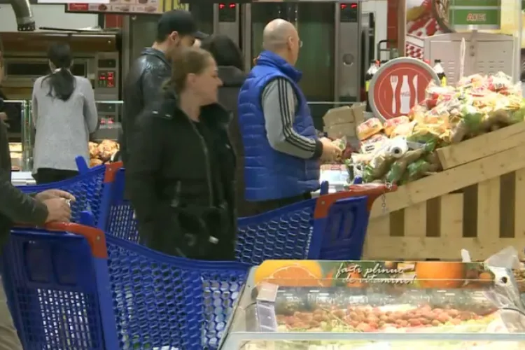 Bunul simț lipsește cu desăvârșire la Cluj! Gestul unei clujence i-a lăsat mască pe clienții unui supermarket: ,,S-a răstit la mine în ultimul hal”
