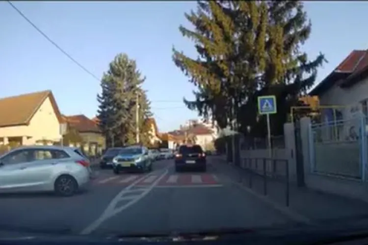 Blocajele zilnice și lipsa trecerilor de pietoni pun viața clujenilor în pericol: „Este foarte riscant”