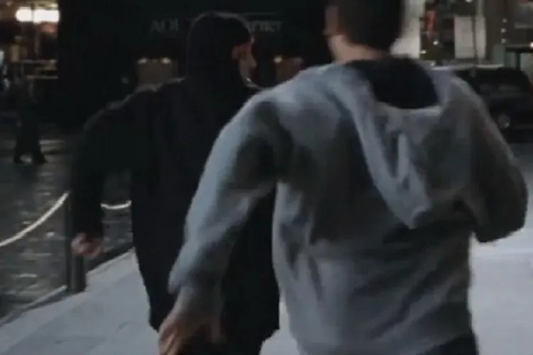 Teroare în Cluj-Napoca! Bărbat mușcat de degete și călcat în picioare de un necunoscut beat. A ajuns mutilat la spital