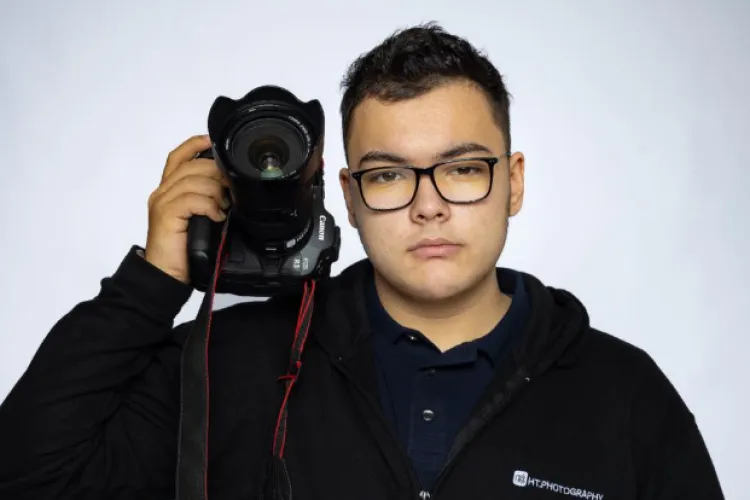 Un tânăr de 18 ani a pus Clujul pe harta lumii! Fotografia sa de la un meci al CFR Cluj l-a pus pe lista celor mai buni fotografi sportivi - FOTO 