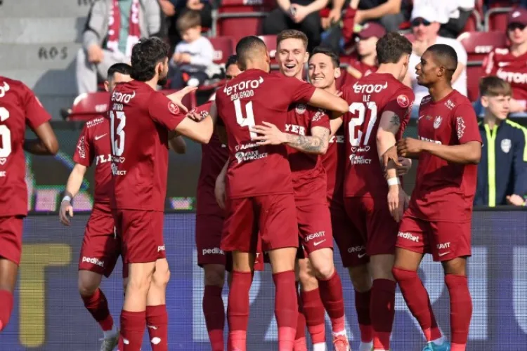 CFR Cluj este LIDER în Superliga! Clujenii au umilit-o pe Gloria Buzău. Louis Munteanu a marcat trei goluri pentru echipa din Gruia