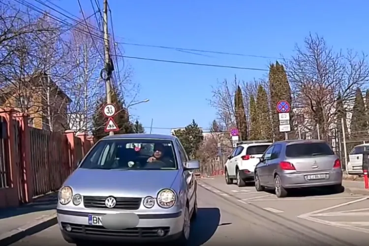 Un șofer dezorientat și-a făcut propriile reguli de circulație pe o stradă din Cluj! Sensul unic nici n-a mai contat/A fost la un pas de accident - VIDEO 