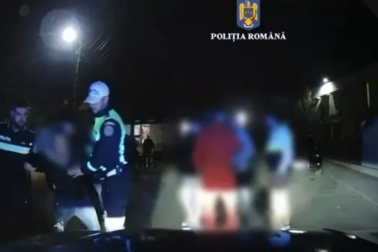 Amenințări și violențe față de angajații unei firme de pază din Cluj. Poliția a reținut 2 bărbați, iar luptătorii SAS au dispersat 30 de persoane VIDEO