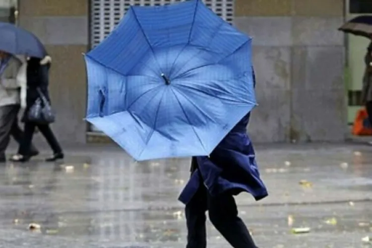 Atenție, clujeni! A fost emis un nou COD GALBEN de vânt în Cluj. Meteorologii anunță rafale de peste 100 km/h