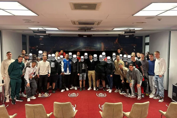 Peluza Vișinie, mesaj puternic pentru jucătorii CFR Cluj: „În acest sezon au ocazia să scrie ISTORIE”  