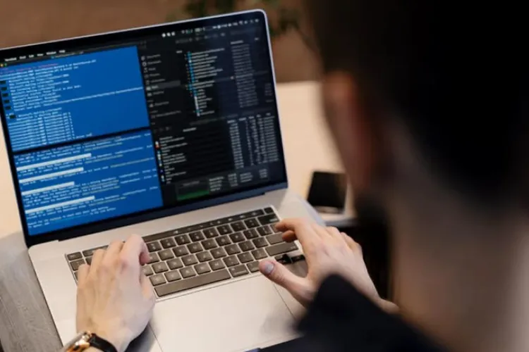 Job stresant, stagnare și salariu mic! Un IT-ist spune lucrurilor pe nume: „Sunt obosit de atâta muncă fără rezultate concrete”