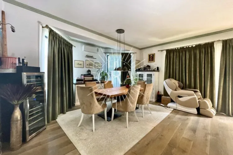 Un dezvoltator imobiliar din Cluj și-a scos casa luxoasă la vânzare cu 850.000 de euro! Clujenii au răbufnit: „Aici a făcut combinații cu terenuri” FOTO